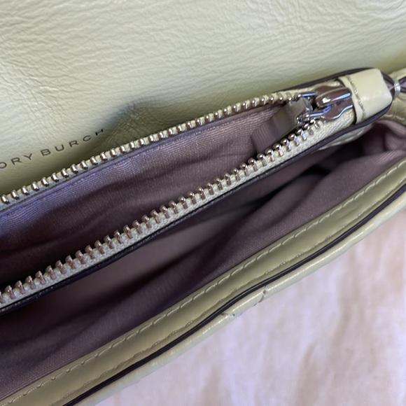 TORY BURCH KIRA DIAMOND QUILT CHAIN WALLET - Picture 8 of 8